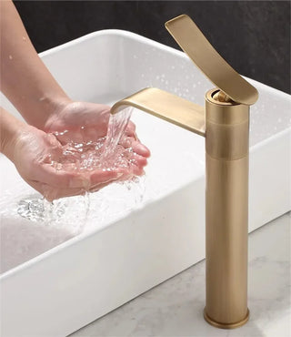 Basilio - Retro Modern Hot & Cold Single Lever Basin Tap